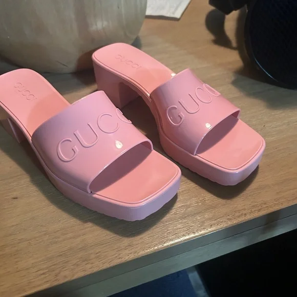 Gucci Women's Blush Pink Slide Sandals - Picture 2 of 5